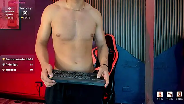 Show modela Axxel_Muscle na web-kameri