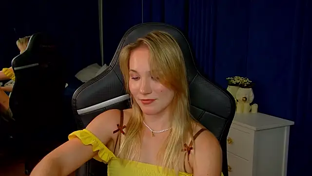Chat XXX en directo de ElaraVoltage