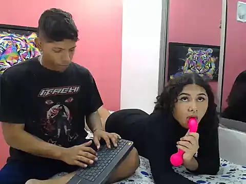 latinosninfomanos' Live XXX Chat