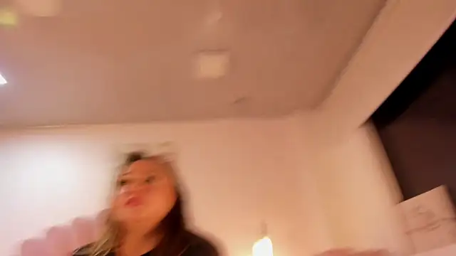 SabrinaVantress' Live XXX Chat