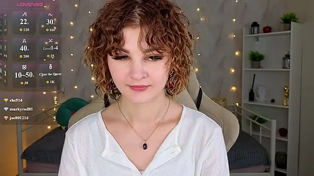 Kira__Fluffy Chat XXX live