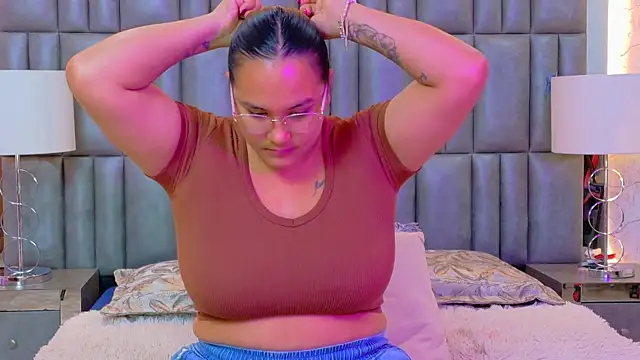 MiaLaurents' Live XXX Chat