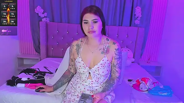 Nayla-Mouna Adlı Modelin Canlı XXX Sohbeti