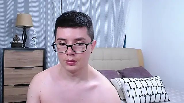 แชท XXX สดของ BlackFoXXX69