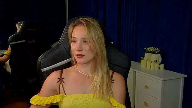 Chat +18 de ElaraVoltage ao vivo