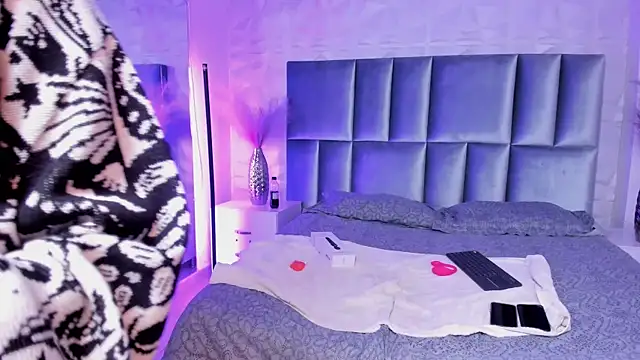 HollyPeach 라이브 XXX 채팅