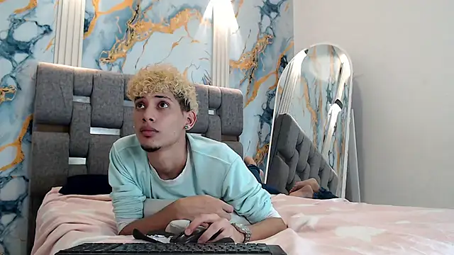 YOUNG_BOYS_HELL Pertunjukan Webcam