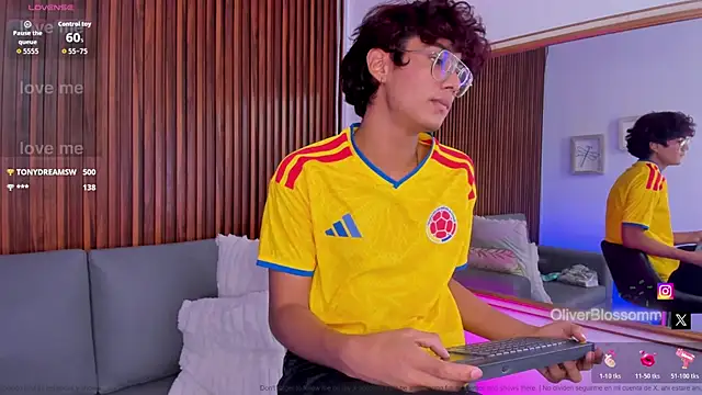 Oliver20__ Adlı Modelin Canlı XXX Sohbeti
