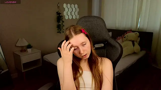 LiliTiny: онлайн-секс-чат