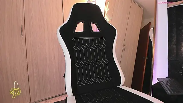 ItsMeEros Adlı Modelin Canlı XXX Sohbeti