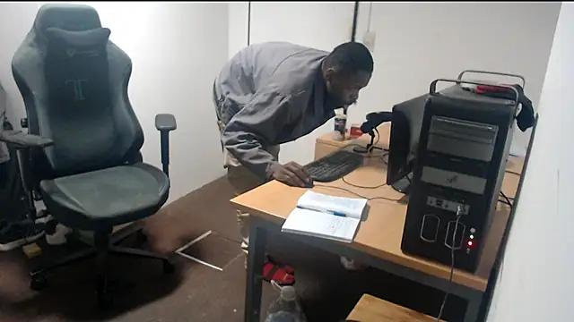 Mastertopdome's Live XXX Chat
