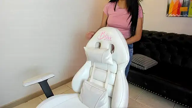 Chat +18 de Hinaa_XXX ao vivo