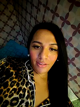 Yourbabyshane Chat XXX live