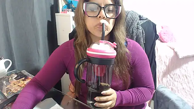 Chat +18 de KatteAngelLat ao vivo
