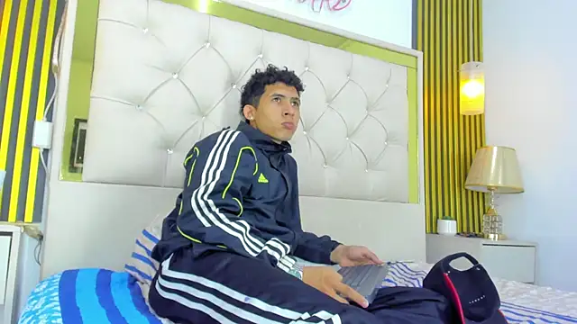 JARED_BOY1 Adlı Modelin Canlı XXX Sohbeti