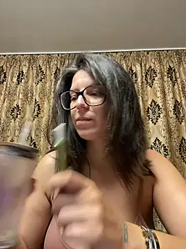 Chat +18 de NadiraNoor ao vivo