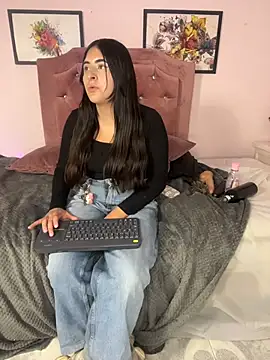 Maggiee_1's Live XXX Chat