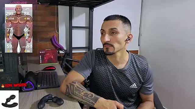 Marck_Muscle élő XXX-chatje