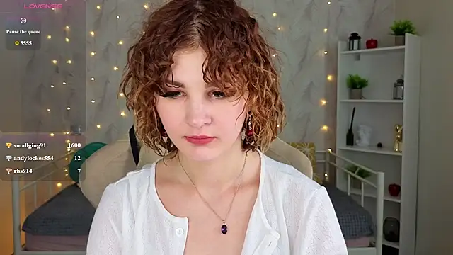 Chat XXX en directo de Kira__Fluffy