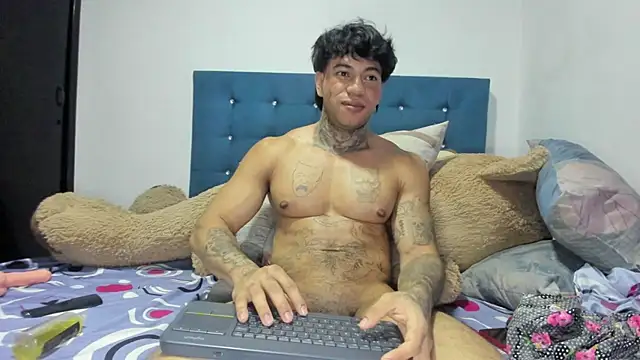 daamonxxx19_'s Live XXX Chat