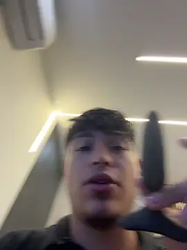 Show modela alekzamo na web-kameri