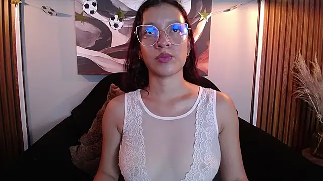 BrianaGaging's Live XXX Chat