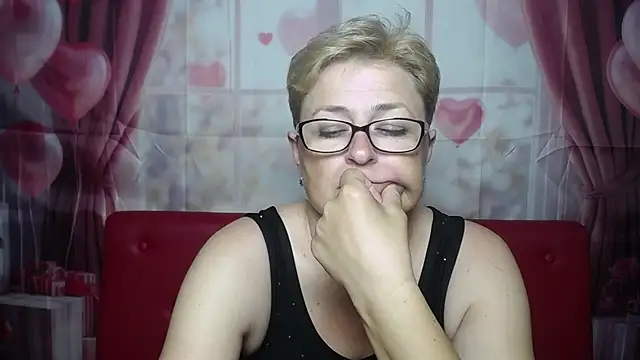 EmiliaGree Chat XXX live