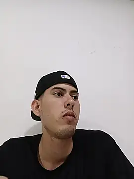 3hornys-straights' Live XXX Chat