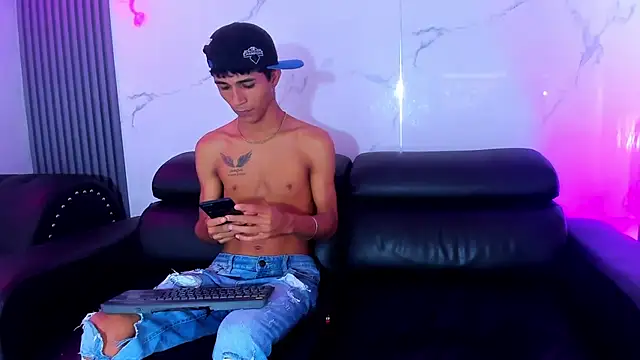 sweet_boyhot élő XXX-chatje