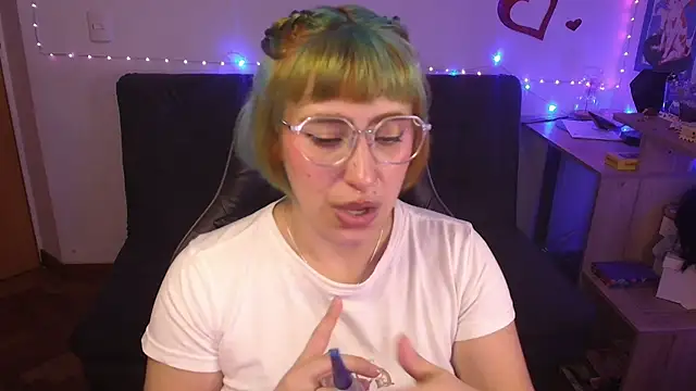 Miacatsito3's Live XXX Chat