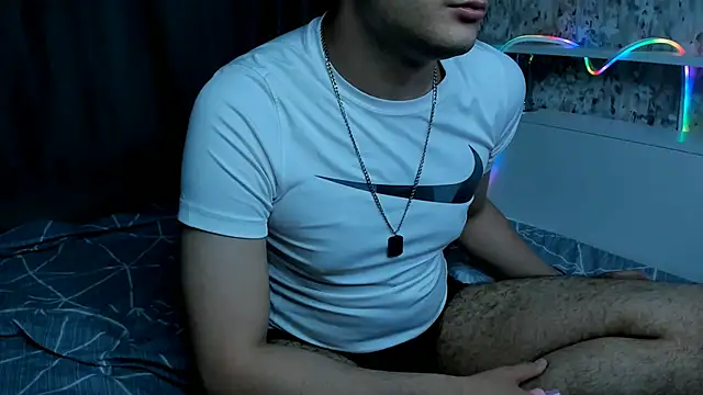 OpalMischief Show in webcam