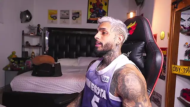 logan_hugh8 লাইভ XXX চ্যাট