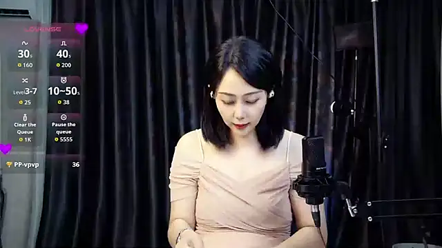LIli-c2's Live XXX Chat