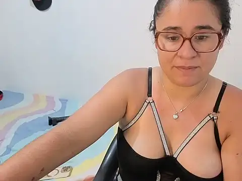 estrellajunior's Live XXX Chat