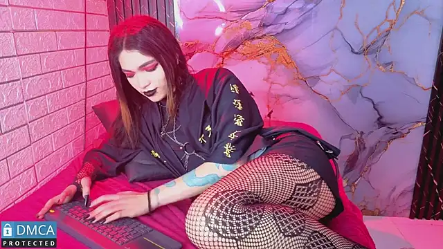 MaeveKuro's Live XXX Chat