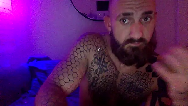 Bearlyfuckinglogan élő XXX-chatje
