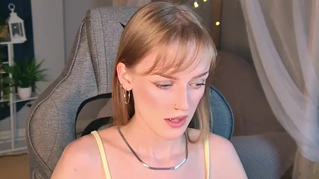 KiraMontoya Chat XXX in diretta