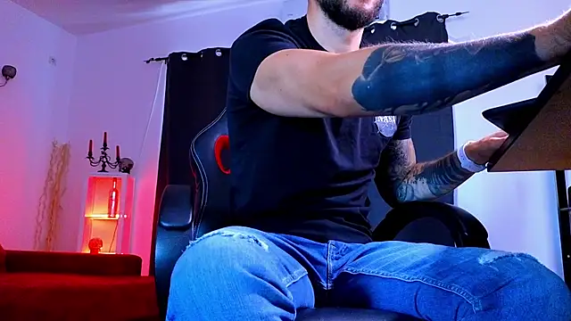 MightyAaron66 – Live XXX-chat
