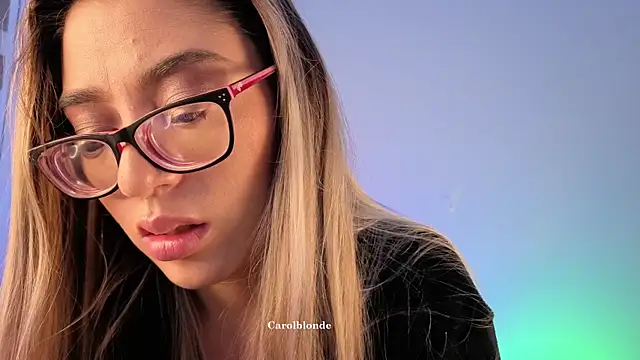 แชท XXX สดของ Carolblonde