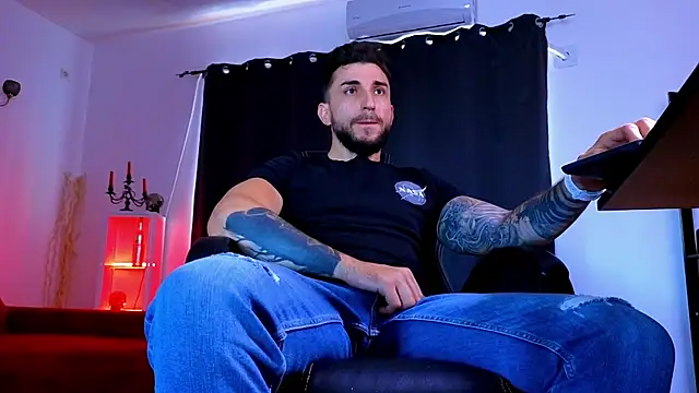 MightyAaron66n Live XXX chat