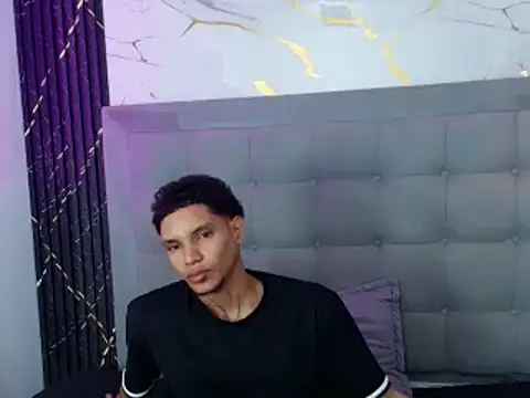 XXX chat uživo modela kai_storm77