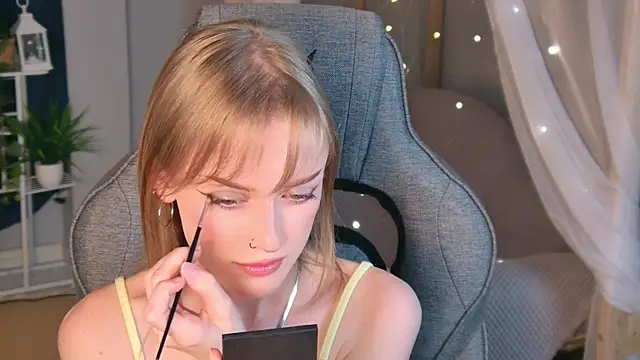 KiraMontoya's Live XXX Chat
