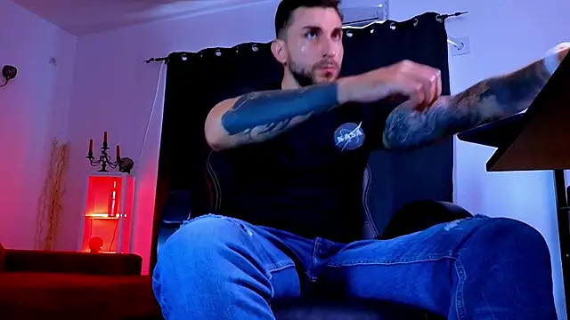 MightyAaron66 Live XXX-chat