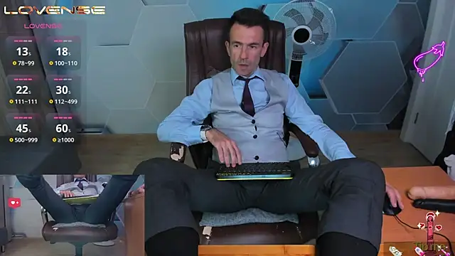 SteveTiger élő XXX-chatje