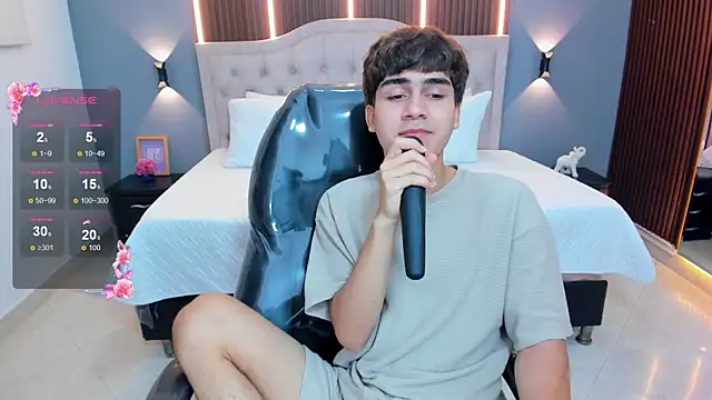 Tommy18__ Chat XXX in diretta