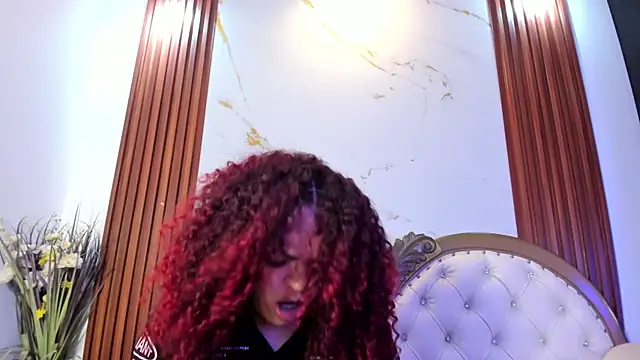 KarineWineのライブXXXチャット