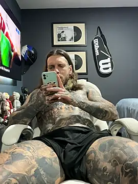 ThomasHells live XXX chat