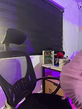 LiaDuquette Adlı Modelin Canlı XXX Sohbeti