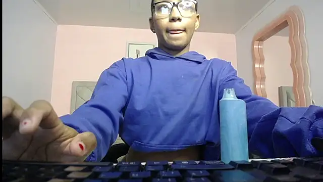 Chat +18 de LauraKail_ch ao vivo
