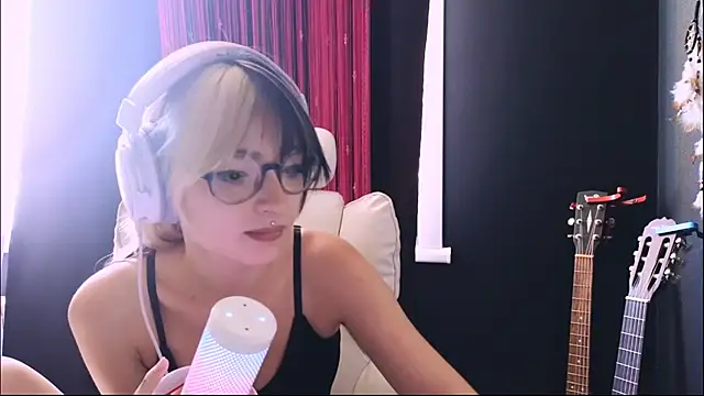 Chatroom XXX en direct de Avi_Nile